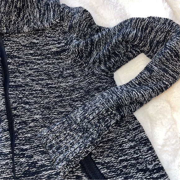 American Eagle Sweater - Picture 3 of 9